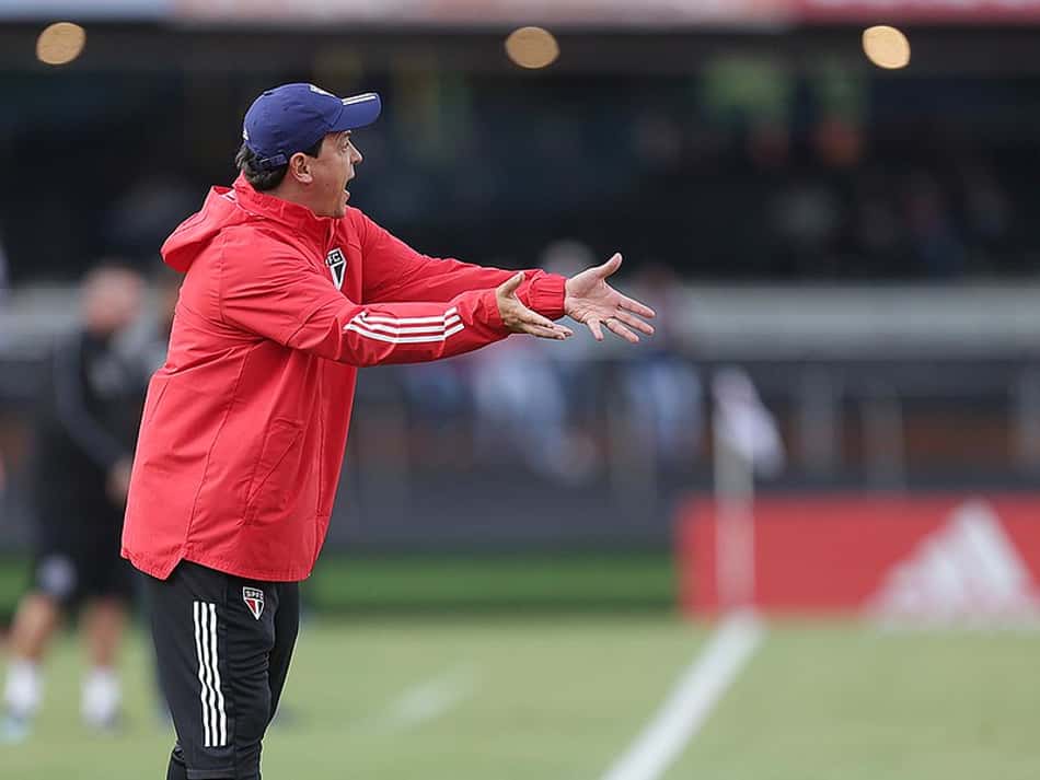 Diniz faz cobrança forte no vestiário por 'relaxamento' do São Paulo
