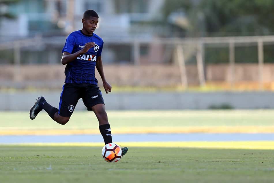 Botafogo negocia Maciel, do sub-20, com time dos Estados Unidos
