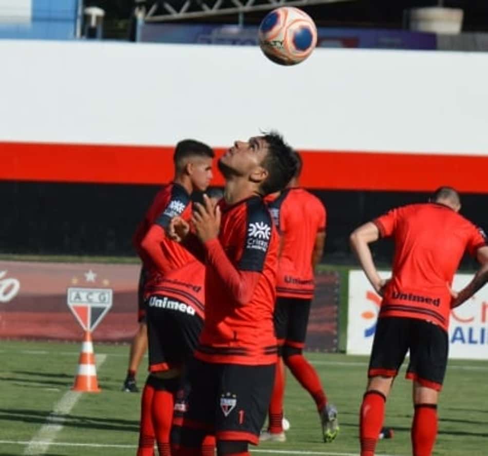 Lateral do Atlético-GO fala sobre a confiança do time para duelo na Copa do Brasil