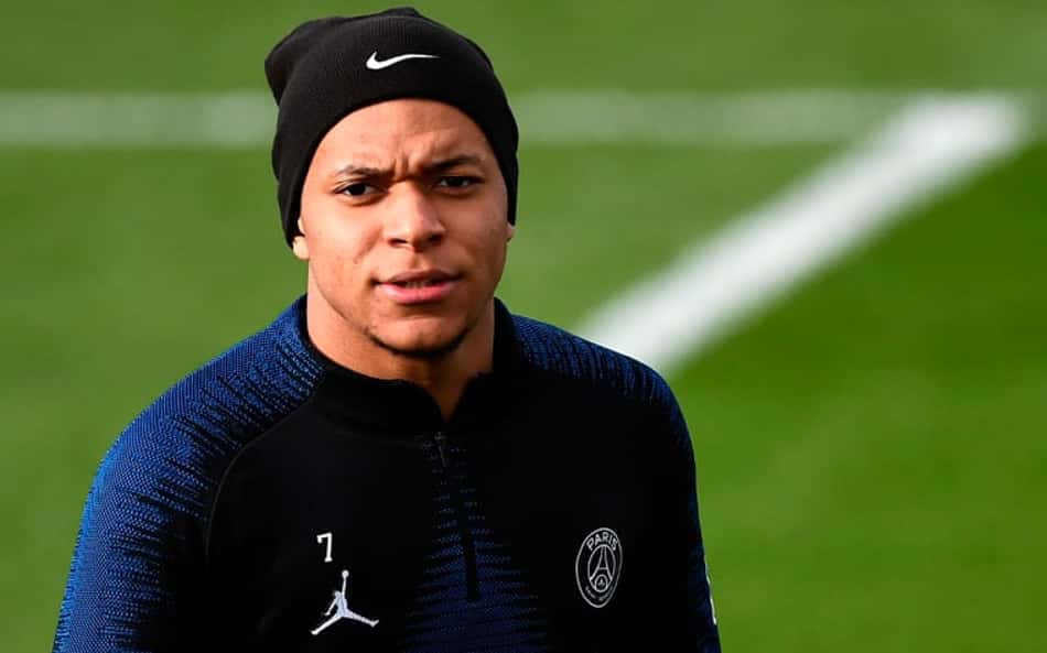 Mbappé passa por teste para avaliar suspeita de coronavírus
