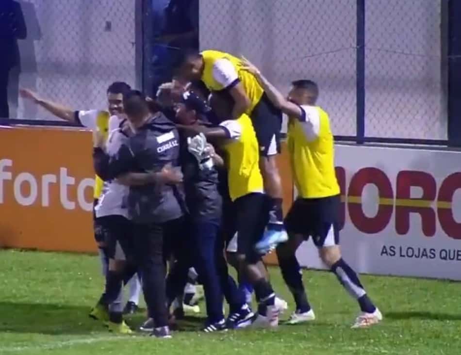 Chuva de gols! Em gramado encharcado, Ceará goleia o River-PI com três de Sobis