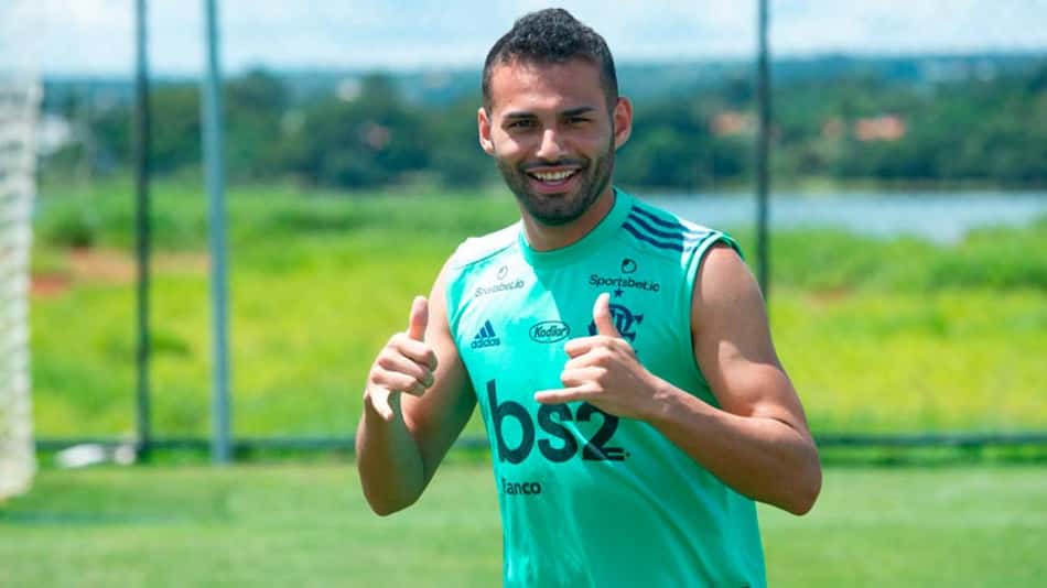 'Família' no Fla, sonho, memes e comparação entre Jesus e Bielsa: Thiago Maia abre o jogo ao LANCE!
