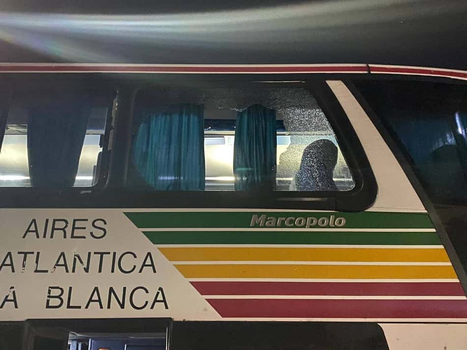 Racismo e ataque ao ônibus do Santos: torcida do Defensa dá vexame