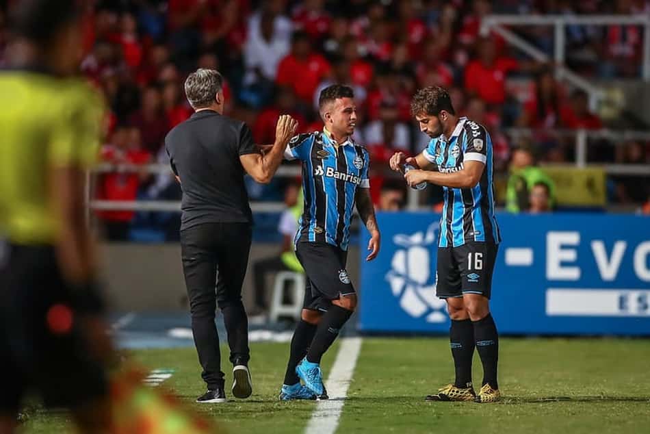 Depois de golaço, Matheus Henrique foi elogiado em coletiva por Renato