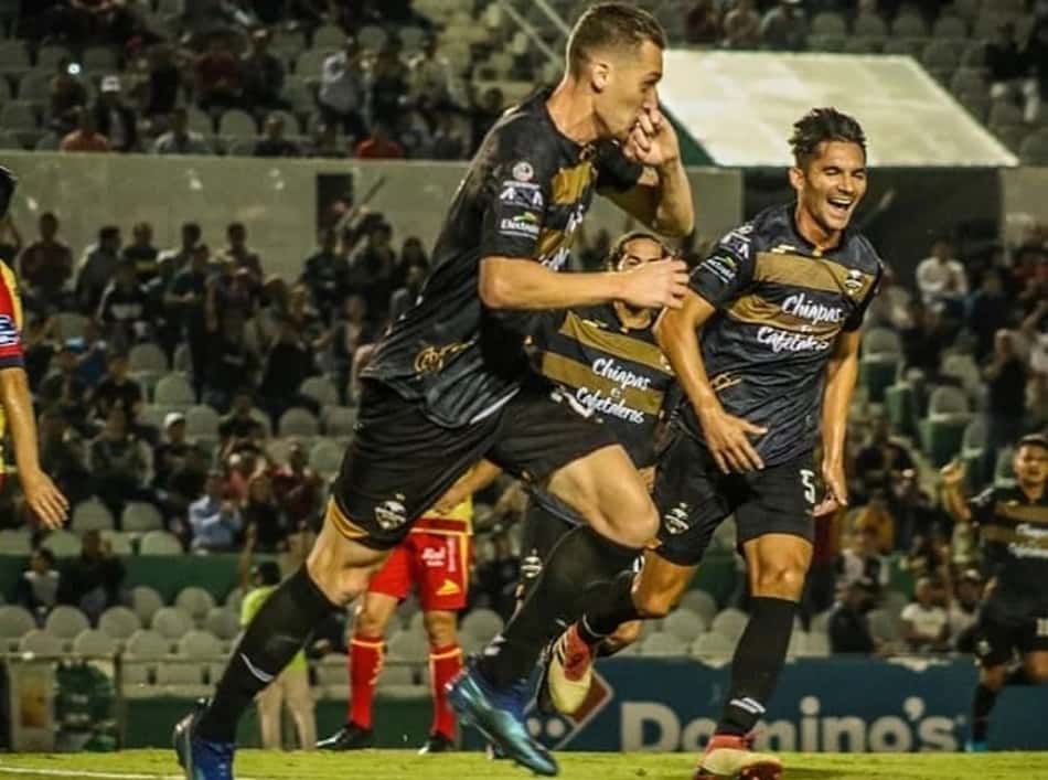 Cria da base do Grêmio fala em 'adaptação muito boa' no México