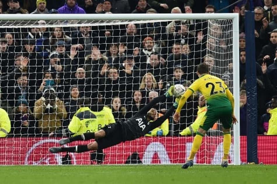 Defensor do Tottenham lamenta eliminação, mas elogia Mourinho