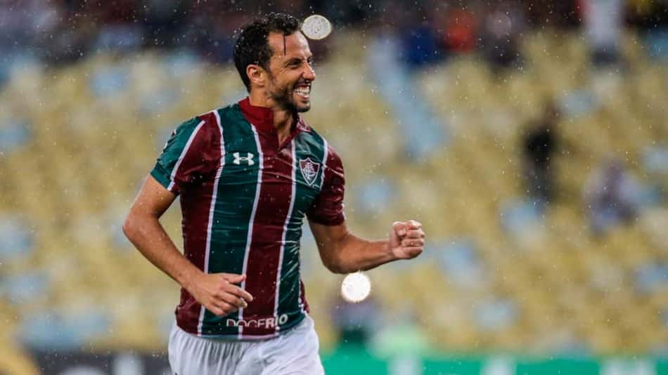 Nenê se aproxima de Gabigol na briga pela artilharia do ano no Brasil