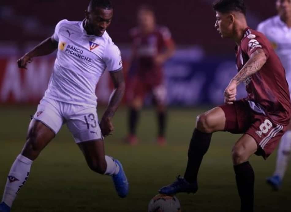 Com show de Sornoza, LDU atropela o River Plate