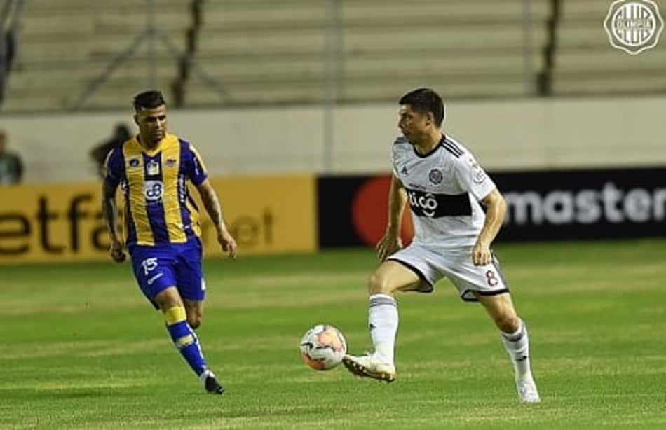 Na estreia de Adebayor pela Libertadores, Olimpia e Delfín ficam no empate