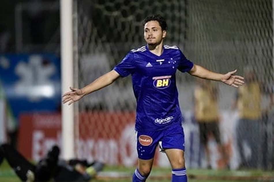 Maurício se emociona após cobrar o pênalti que classificou o Cruzeiro