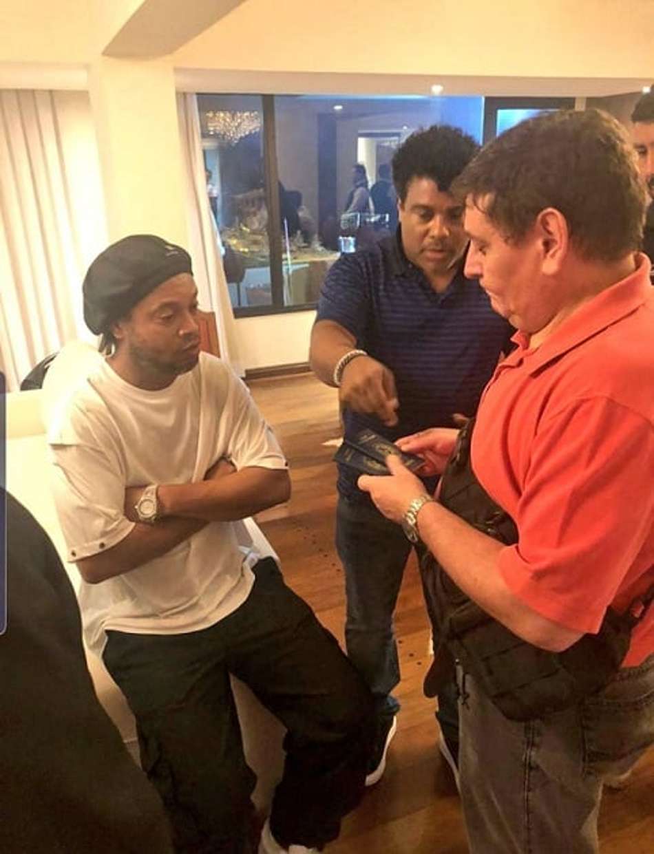 Prisão domiciliar para Ronaldinho é negada pela Justiça paraguaia