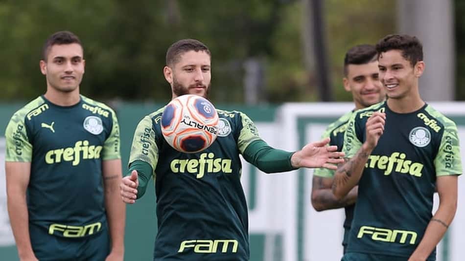 Palmeiras chega da Argentina às 4h e reservas fazem treino com Moisés