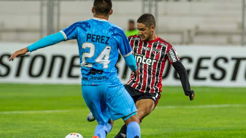 São Paulo tem tempos opostos e sofre virada do Binacional na altitude em estreia na Libertadores