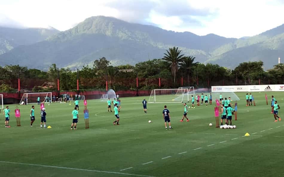 Trio em campo e Gabigol ensaiando dança de Babu: Flamengo se reapresenta para o clássico