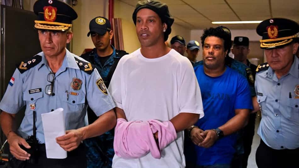 Ronaldinho e Assis pagaram R$ 30 mil cada por passaportes