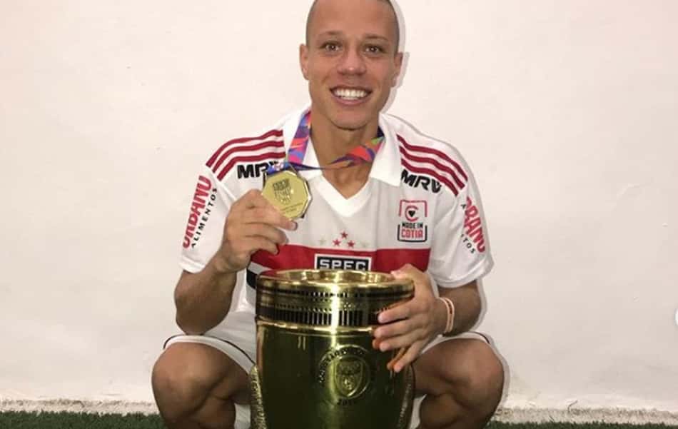 Mesmo com lateral em alta, Tricolor dá chance a destaque da Copinha