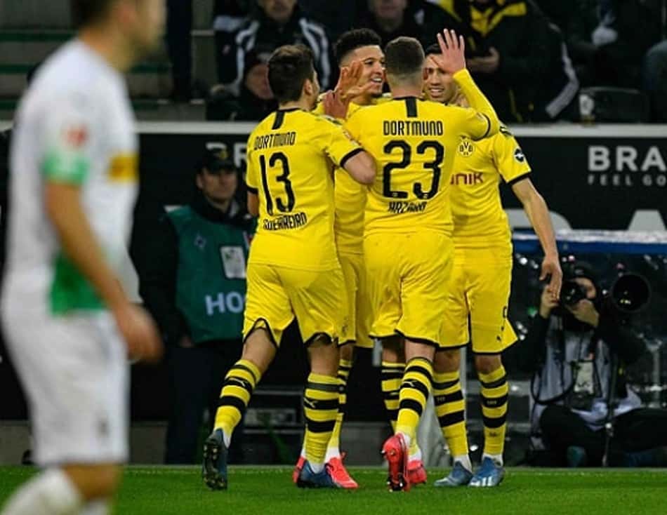 Em jogo difícil, Dortmund supera Gladbach e encosta no Bayern