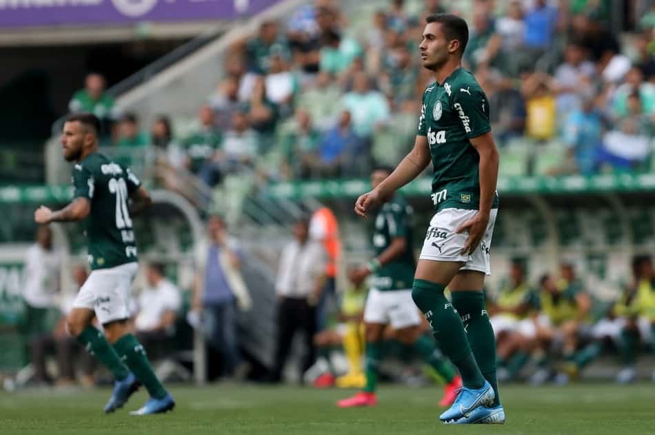 Luan Silva estreia pelo Palmeiras, sai machucado e ganha apoio da torcida