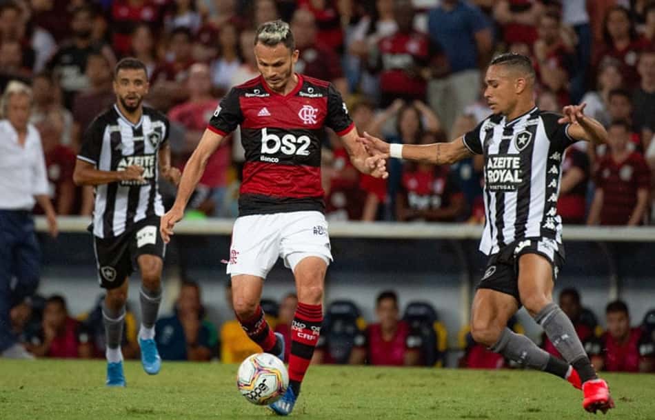 Renê, do Flamengo, faz doação a hospital de sua cidade natal, no Piauí