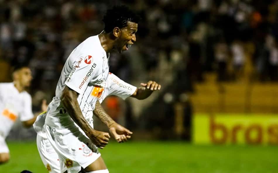 Gil pede 'tranquilidade' ao Corinthians para voltar a vencer