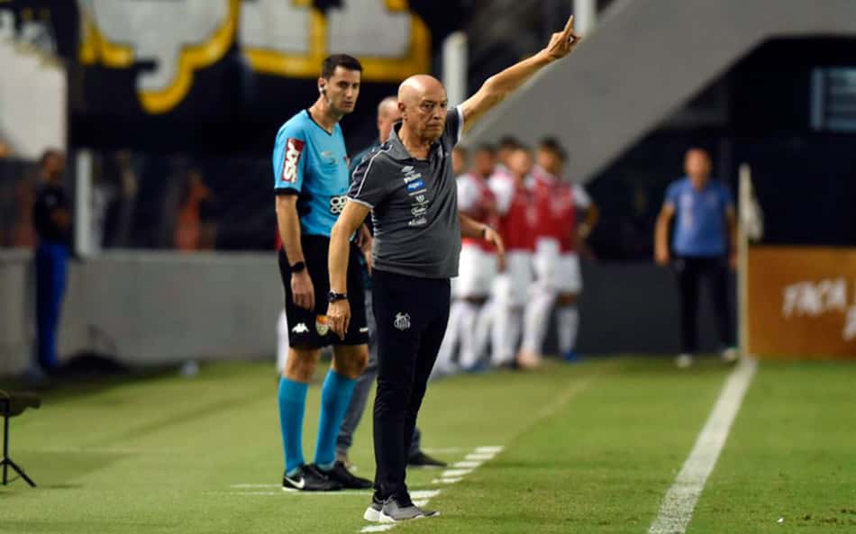 Jesualdo se diz otimista sobre futuro do Santos: 'Acredito no trabalho'