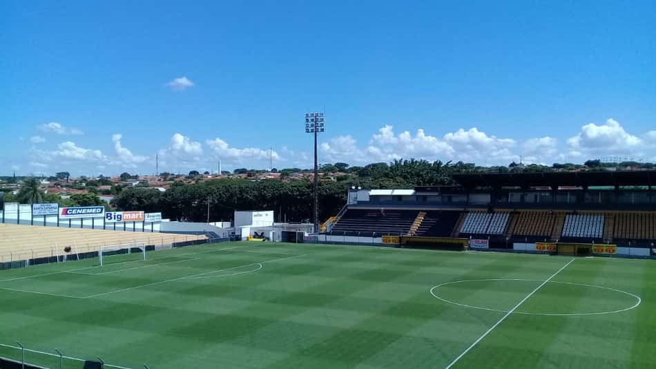Novorizontino responde críticas de Tiago Nunes ao gramado do estádio Jorge Ismael de Biasi