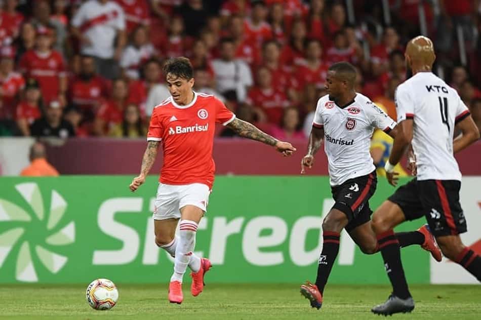 Saravia será julgado pelo STJD e pode desfalcar o Internacional contra o Bragantino