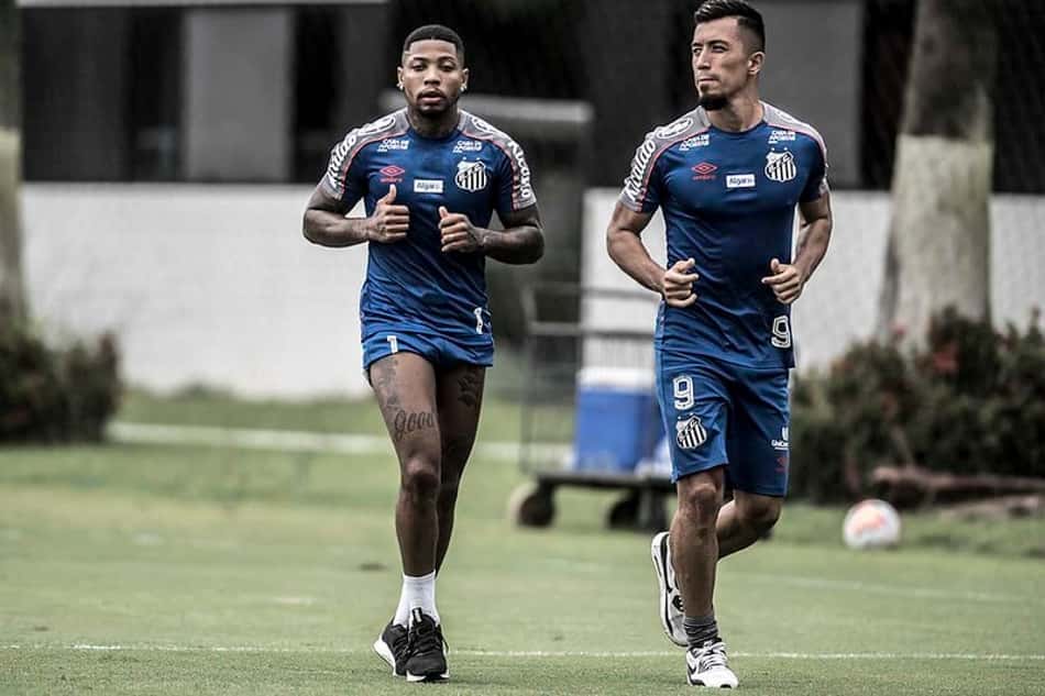 Marinho e Uribe desfalcam treino do Santos em véspera de Libertadores