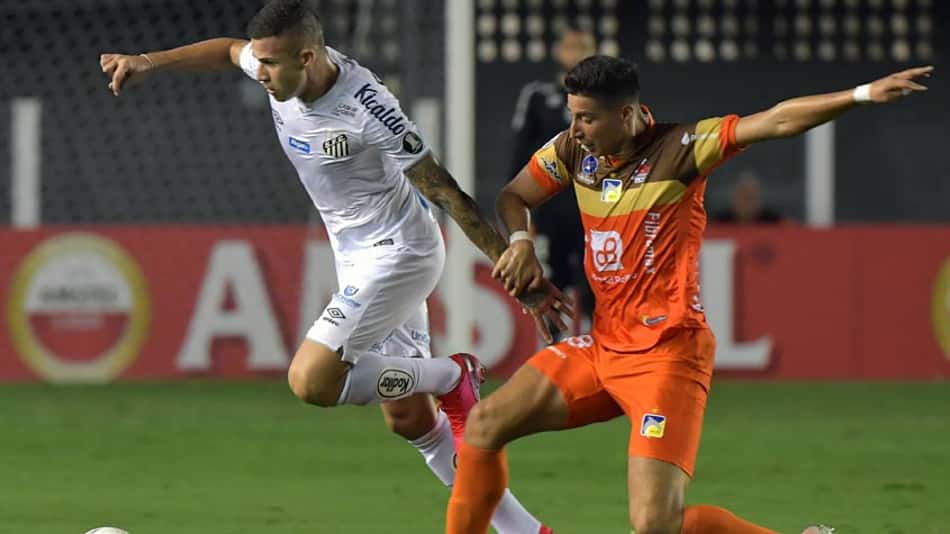 Disperso, Santos apresenta inúmeras falhas técnicas contra o Delfín-EQU