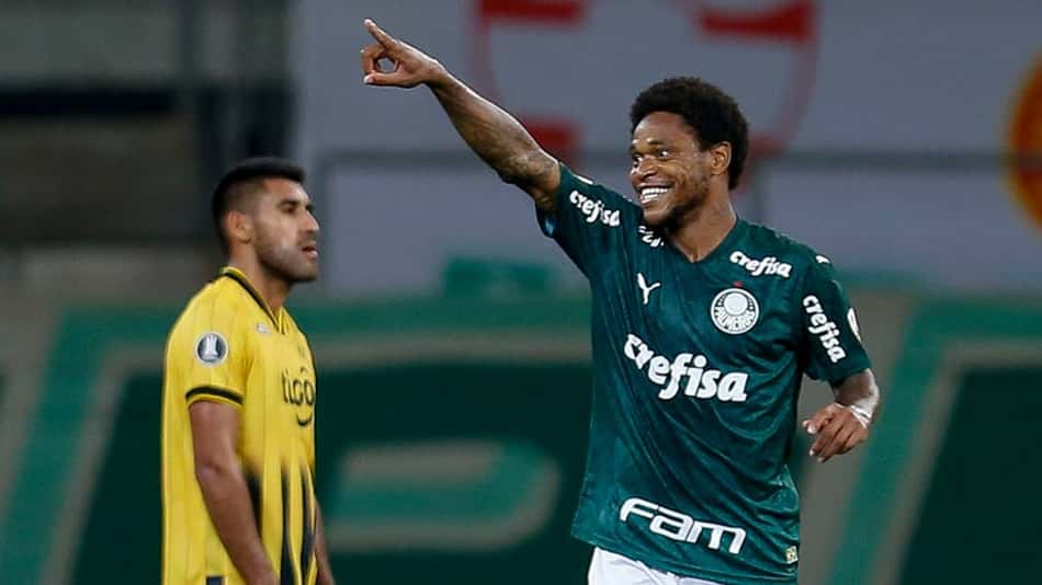 Luiz Adriano divide mérito por três gols marcados: 'Trabalho da equipe'