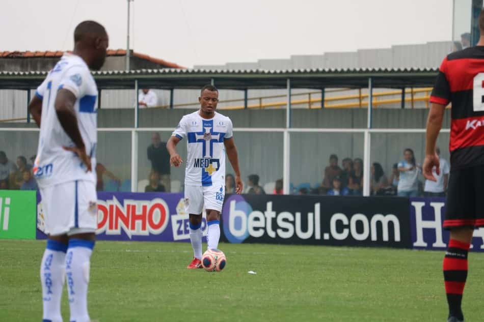 Destaque do Água Santa, volante ex-Palmeiras comemora boa fase no ano
