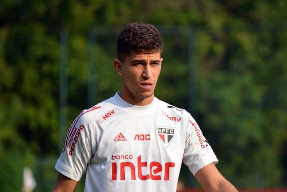 Recuperados, Juanfran e Bueno ficam à disposição para pegar a LDU