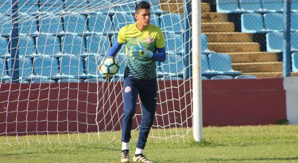 Goleiro diz que elenco do Náutico está insatisfeito com desempenho defensivo