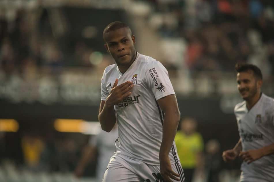 Cedido pelo Botafogo e em boa fase na Espanha, Vinícius Tanque mostra preocupação com coronavírus
