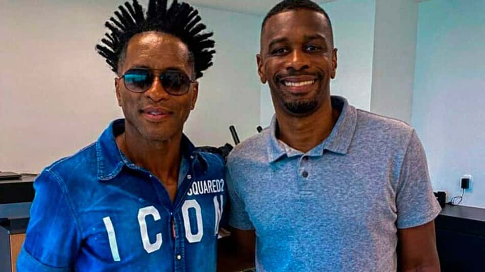 Recebido por Juan, Zé Roberto visita CT e conhece os Garotos do Ninho