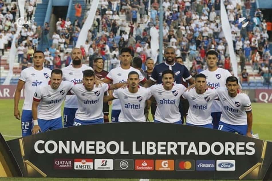 Nacional, na base da "teimosia", passa pelo Estudiantes de Mérida