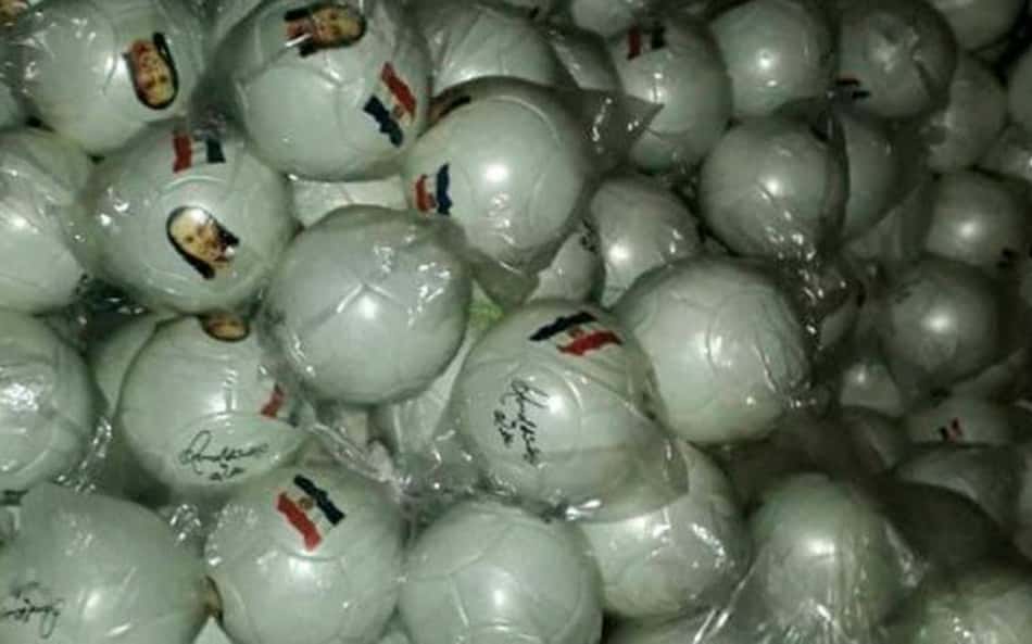 Polícia encontra bolas com rosto de Ronaldinho na casa de empresária