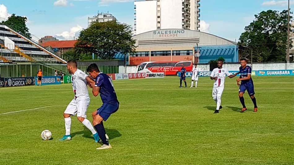 Jonathan salva e Macaé vence o Resende em jogo sem torcida