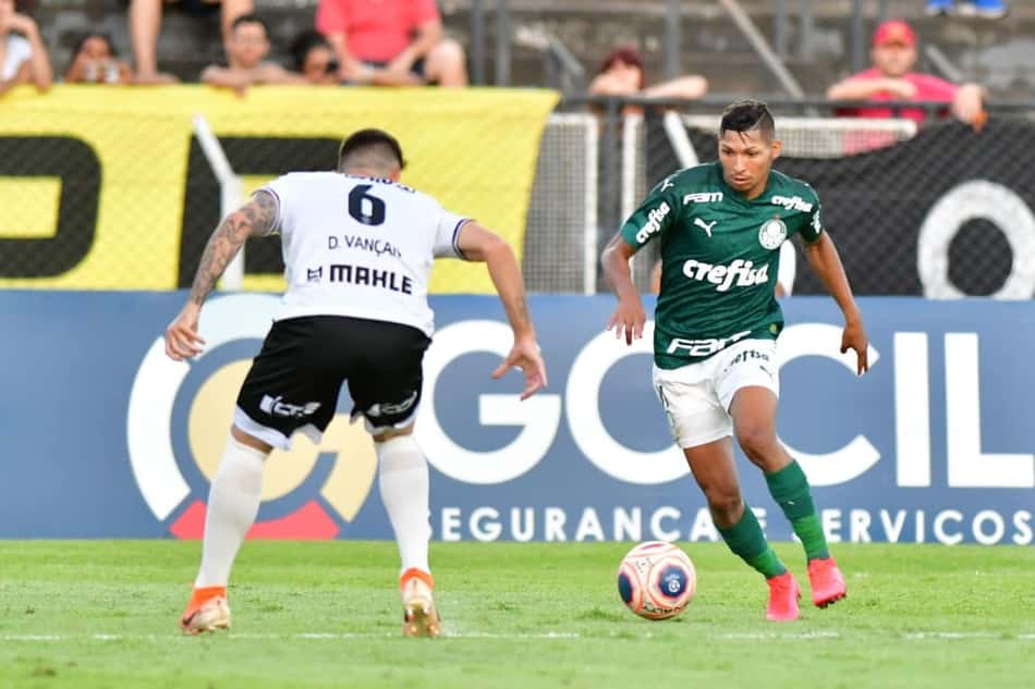 Rony critica postura da arbitragem: 'Juiz deixou o jogo ficar tenso'