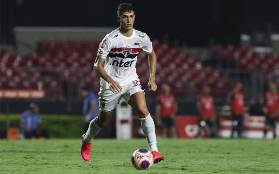 Vitor Bueno celebra vitória e elogia Pablo: 'Resolveu para nós'