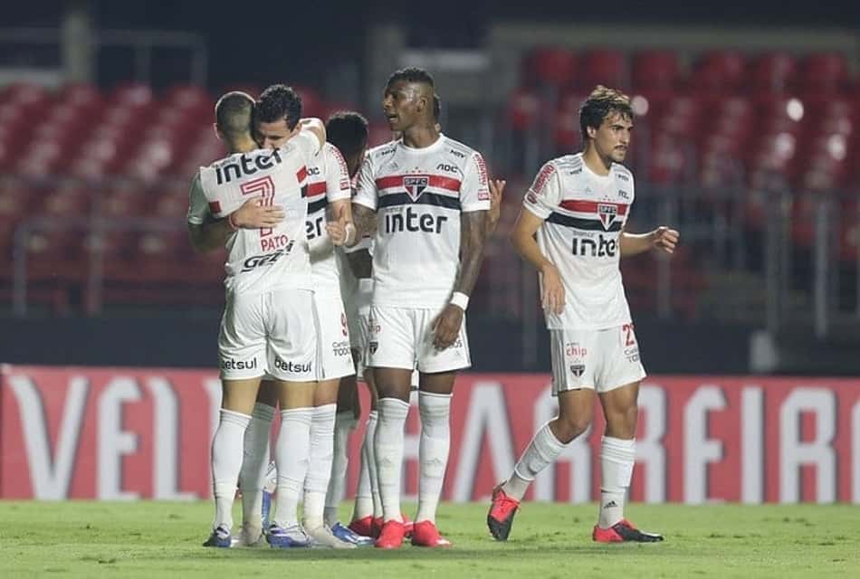 São Paulo se garante nas quartas do Paulistão após empate de rival