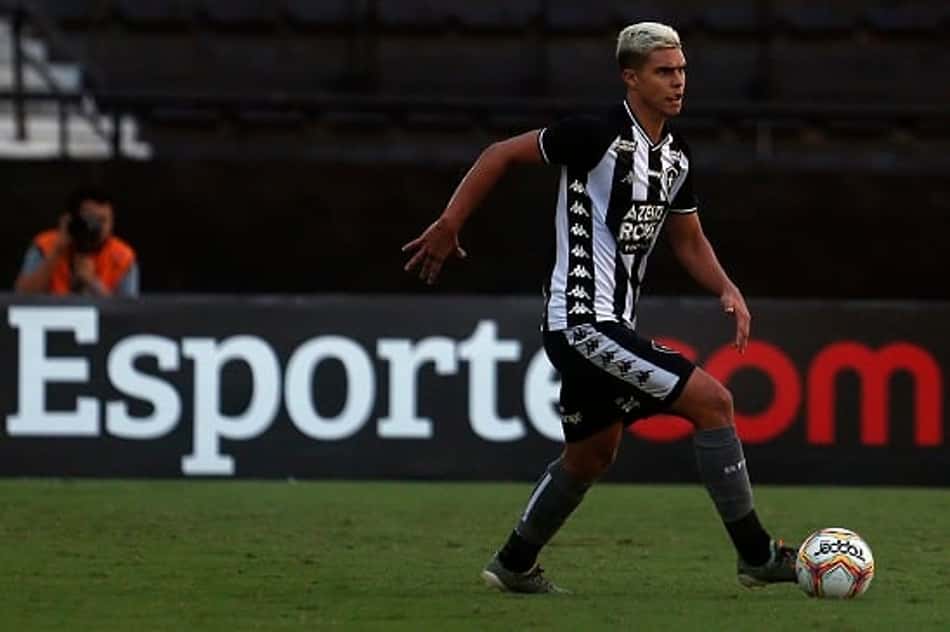 Lateral direita do Botafogo vira dor de cabeça para Paulo Autuori