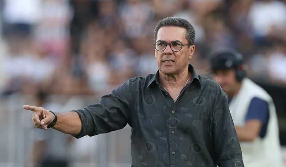Comentarista vê Flamengo superior ao Palmeiras, mas exalta trabalho de Luxa: 'Construindo um time vencedor'