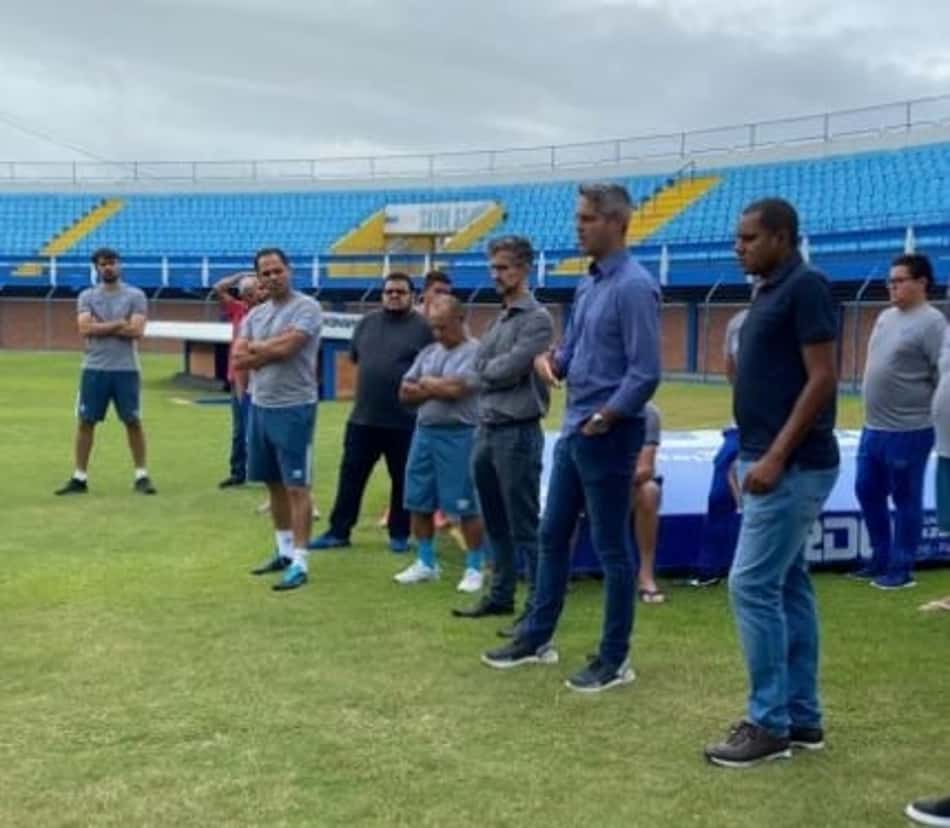 Avaí suspende atividade do time profissional por 15 dias