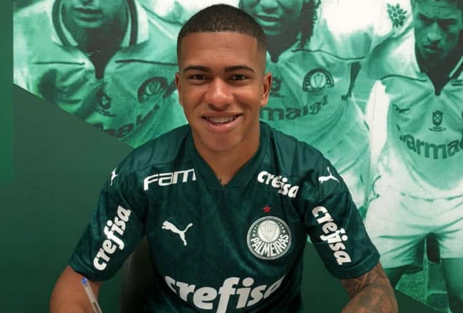 Palmeiras renova com lateral-esquerdo Lucas Esteves até 2024