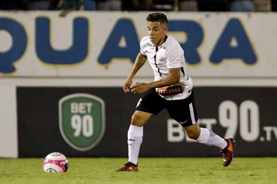 Ex-jogador de Botafogo e Corinthians morre aos 21 anos