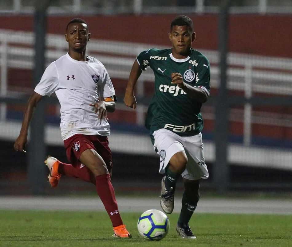Meia fala de frustração com pausa após subir ao sub-20 do Palmeiras