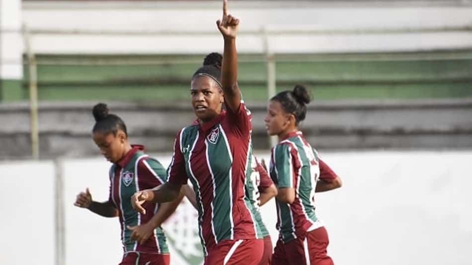 Com inspiração em Cristiane e CR7, conheça Vilmara, atacante do time feminino do Fluminense