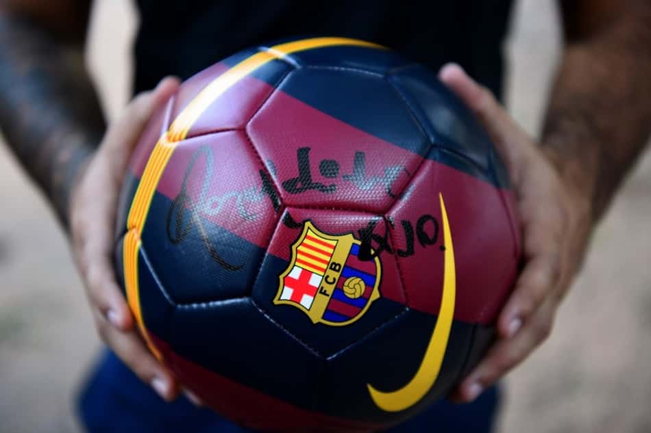O aniversariante do dia: relembre as quatro décadas de Ronaldinho