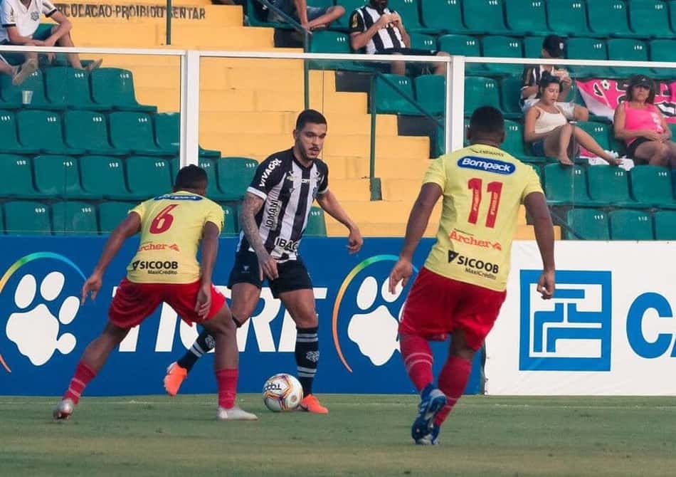 Everton Santos projeta mata-mata do Catarinense falando em 'esforço e comprometimento'